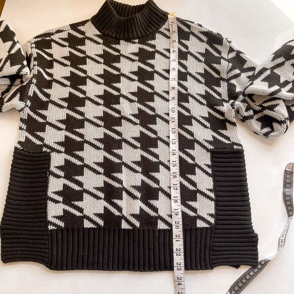 Nine West Houndstooth Turtleneck Sweater Size Medium - Picture 7 of 7